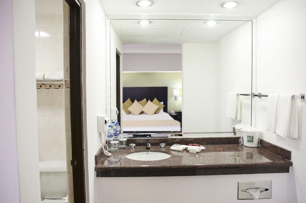 Quality Inn Nuevo Laredo Exterior foto