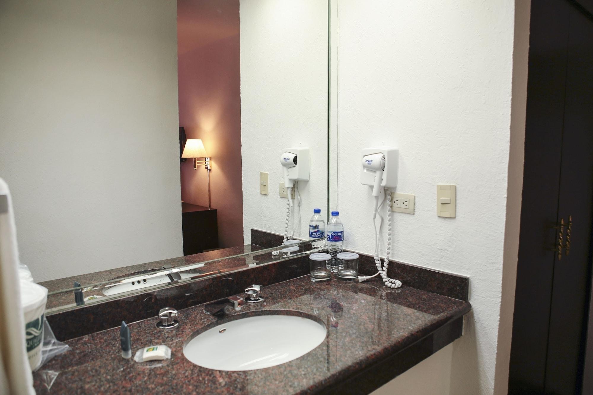 Quality Inn Nuevo Laredo Exterior foto