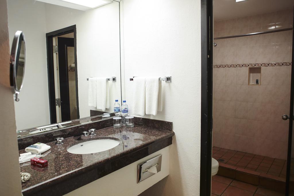 Quality Inn Nuevo Laredo Exterior foto